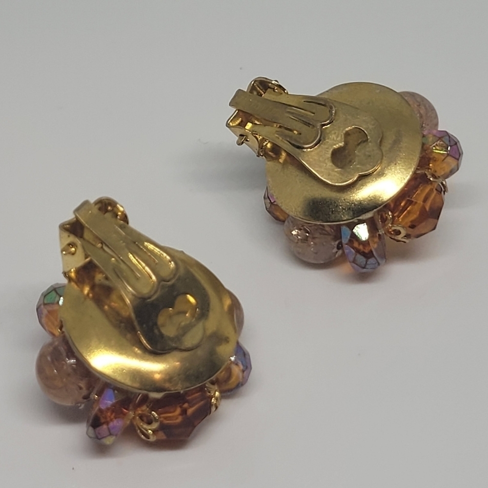 VINTAGE Cluster Beaded Iridescent Clip-On Earrings - Picture 3 of 11